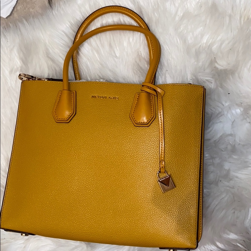 Michael Kors accordion pebble tote-large